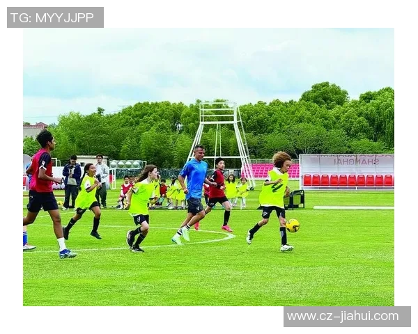 围绕足球队当家球星带队拼搏展现绿茵场上无与伦比的核心力量